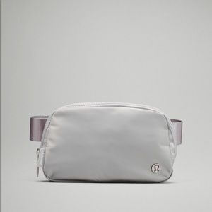 NWT Lululemon Everywhere Belt Bag Silver Drop